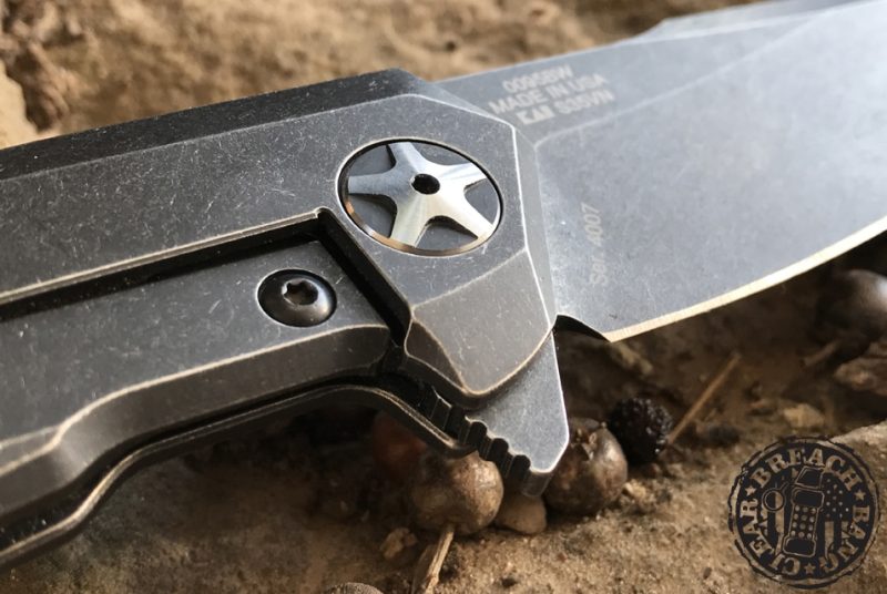 Close up of the hinge.