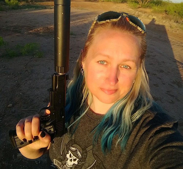 Der TeufelJägerin | 🐗 Her Handgun Hunting Book is Coming