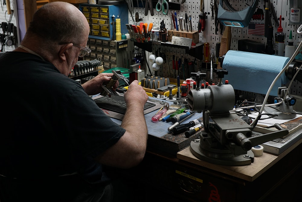 Custom knife maker and craftsman Bill Yester - @yester5