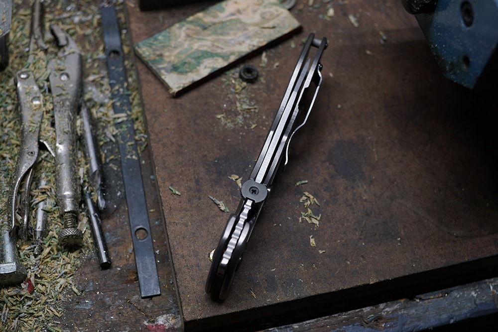 Custom knife maker and craftsman Bill Yester - @yester5