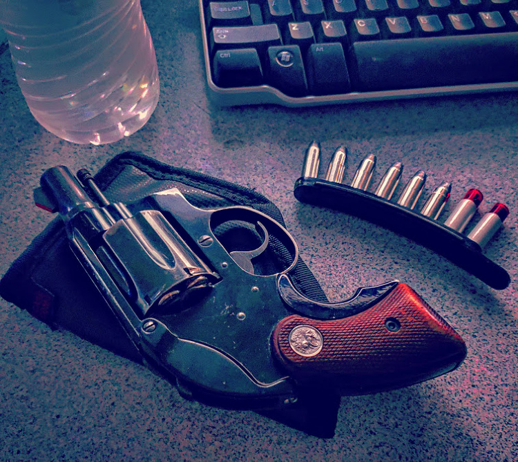 Colt Agent snub nosed revolver, 8 round speed strips with 2 rat shot.