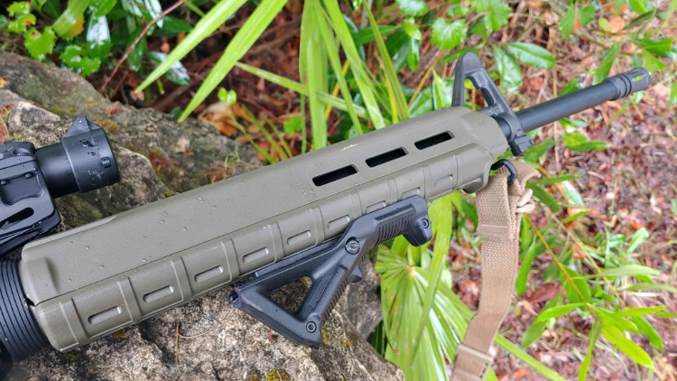 Light Rifle AR-15 build with magpul handguard.