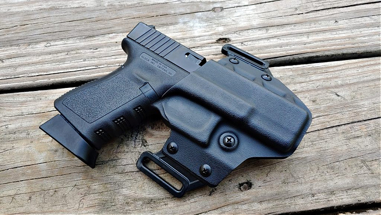 Crucial Concealment Covert OWB holster with Glock 19.
