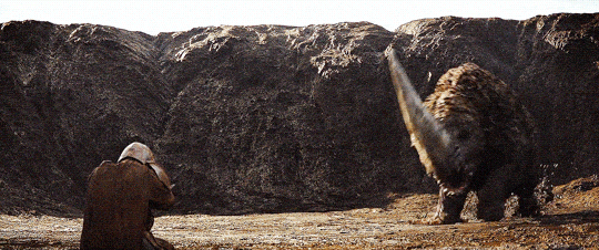 Din Djarin fighting the Mudhorn