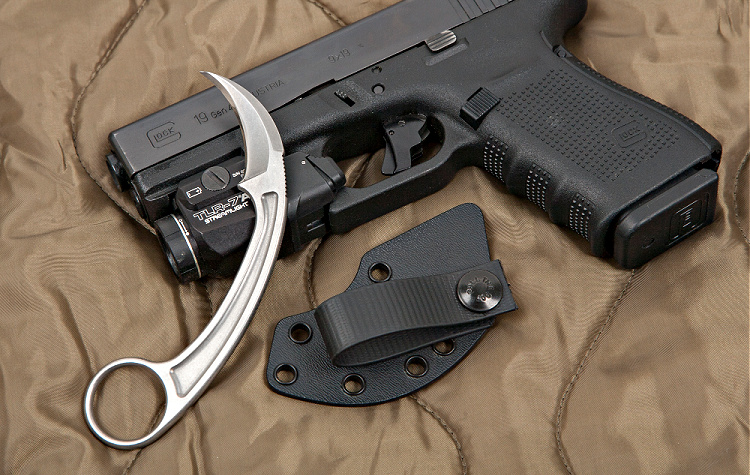 Bastinelli Picoeur and PiKa: Minimalist Fighting Knives