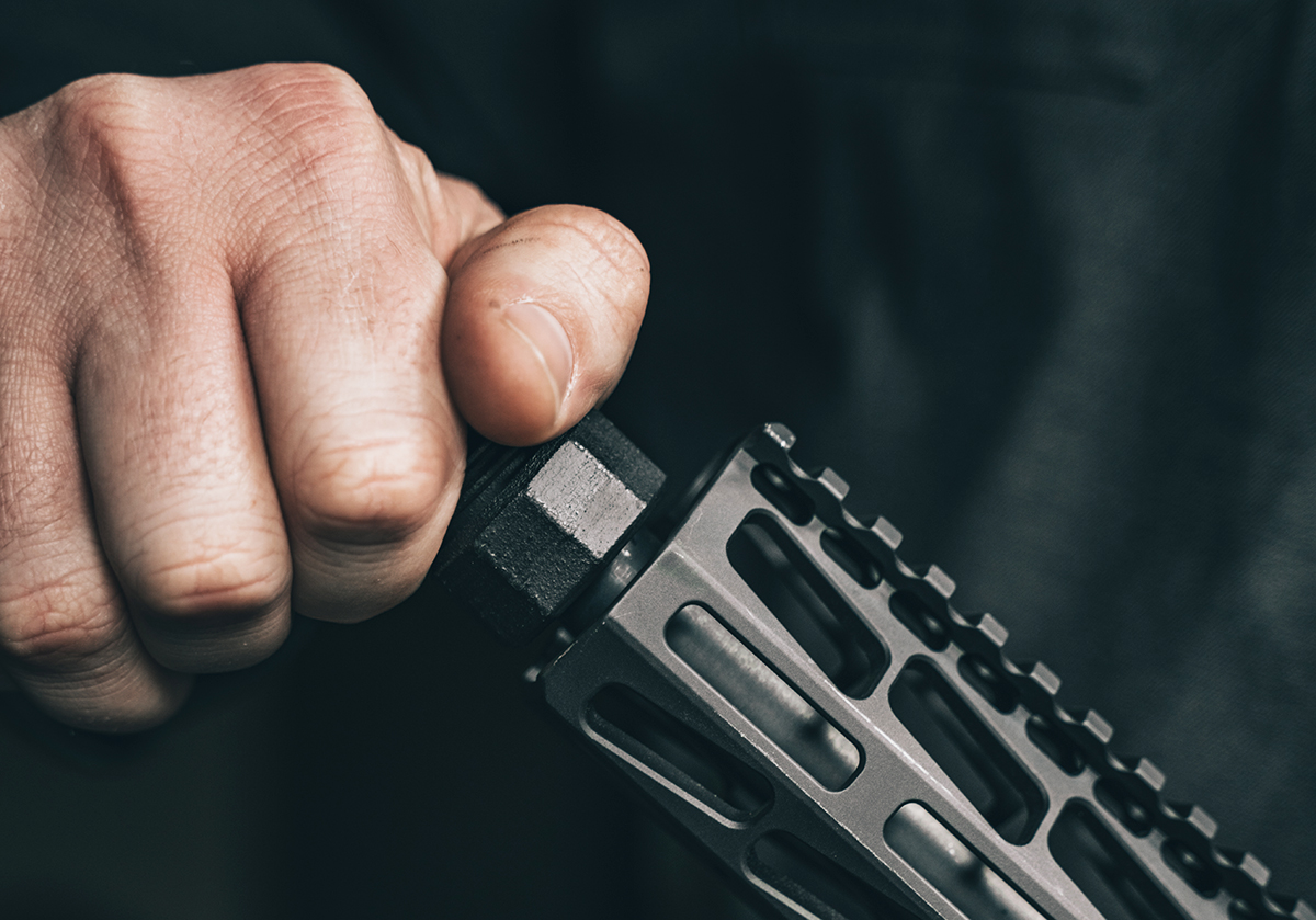The Mute suppressor attaches to its own accompanying flash hider. 