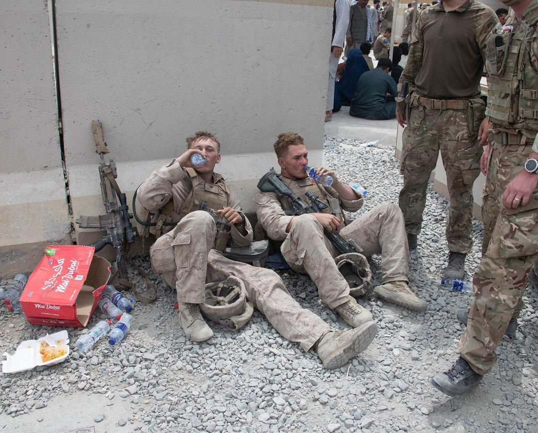 US Marines and soldiers of British 16 Air Assault Brigade taking a breather during evacuation of Hamid Karzai International Airport