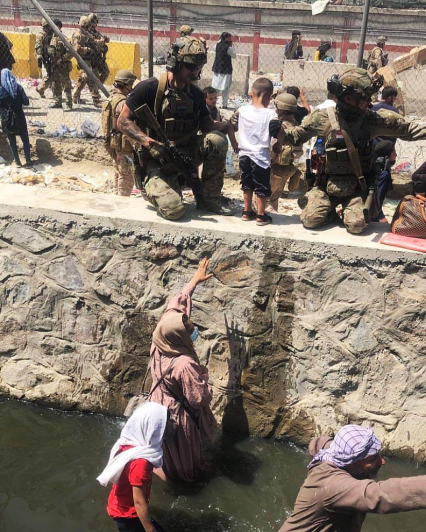 KCT Korps Commandotroepen (Dutch Special Forces) at HKIA assisting with the Kabul Airlift.