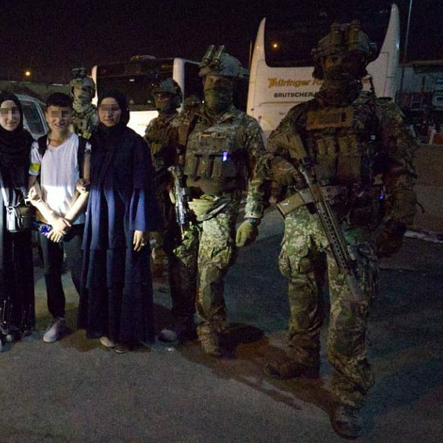 KSK operators (German Bundeswehr SOF) evacuation German nationals during the Kabul Airlift. 