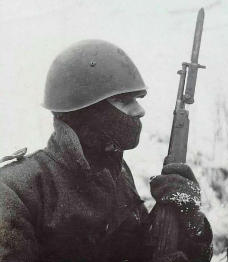 A soldier of the Italian CSIR with Carcano 1938 carbine. 